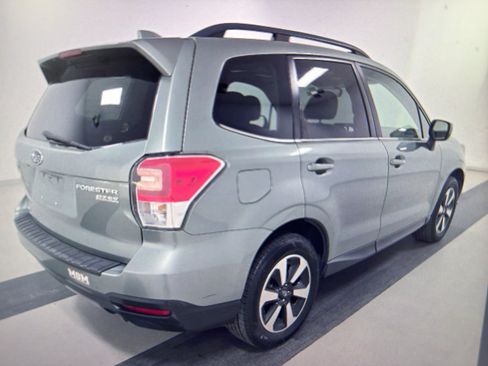 Used 2017 Subaru Forester 2.5i Limited AWD/4WD image 2