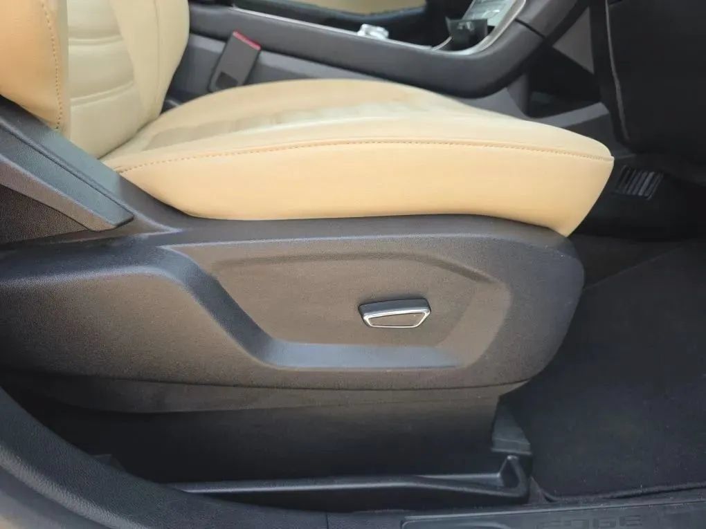 Used 2019 Ford Edge SEL w/ Equipment Group 201A FWD image 50
