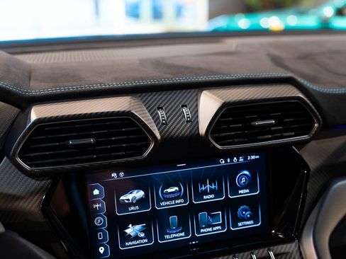 Used 2024 Lamborghini Urus Performante AWD/4WD image 19