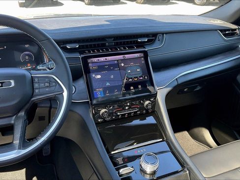 New 2025 Jeep Grand Cherokee L Limited w/ Black Appearance Package AWD/4WD image 8