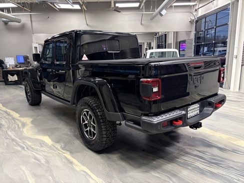 Used 2025 Jeep Gladiator Rubicon image 35
