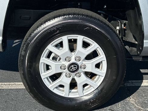 Used 2024 Toyota Tacoma SR5 AWD/4WD image 9