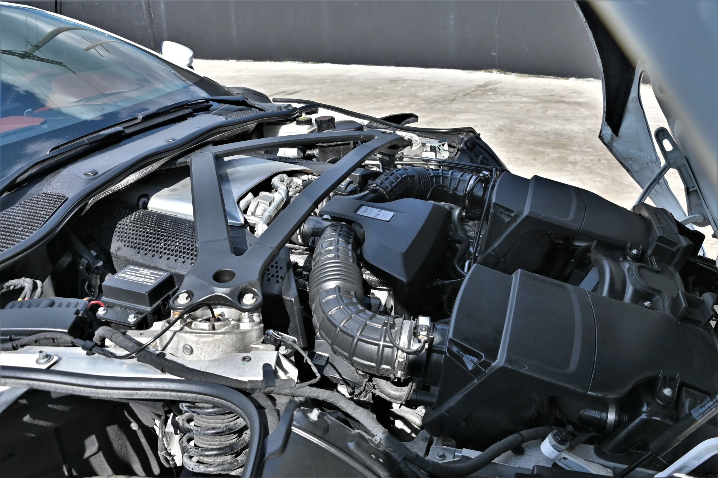 Used 2020 Aston Martin DB11 Volante RWD image 27