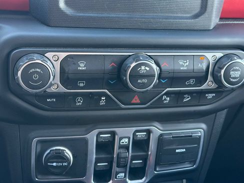 Used 2018 Jeep Wrangler Unlimited Rubicon w/ Safety Group AWD/4WD image 19