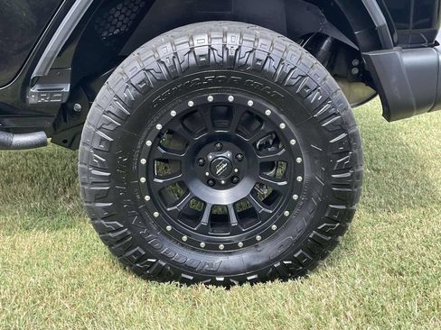Used 2022 Jeep Wrangler Unlimited Sahara w/ Cold Weather Group AWD/4WD image 9