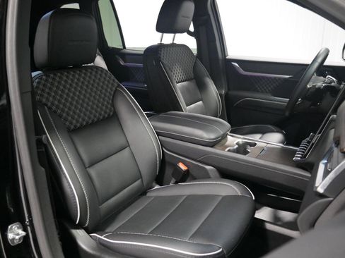 Used 2024 GMC Acadia Denali image 16