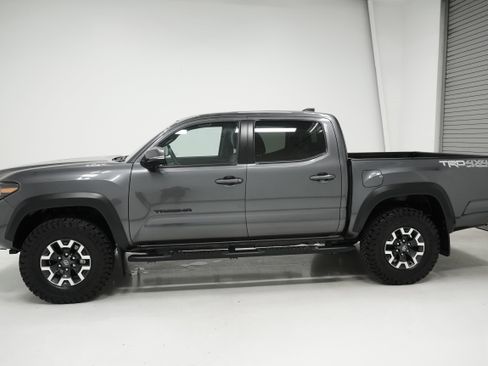 Used 2022 Toyota Tacoma TRD Off-Road image 6