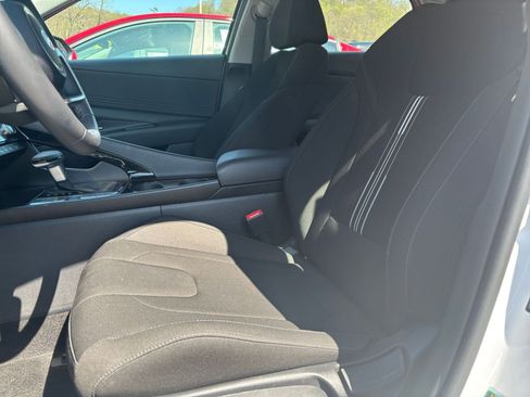 Used 2025 Hyundai Elantra SEL FWD image 38