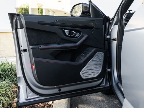 Used 2022 Lamborghini Urus image 30