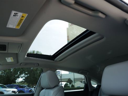 Used 2025 Acura Integra Base image 25