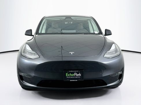 Used 2024 Tesla Model Y Long Range AWD/4WD image 2
