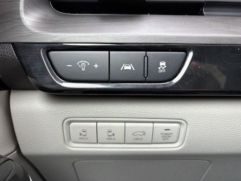 Used 2023 Kia Carnival EX FWD image 23