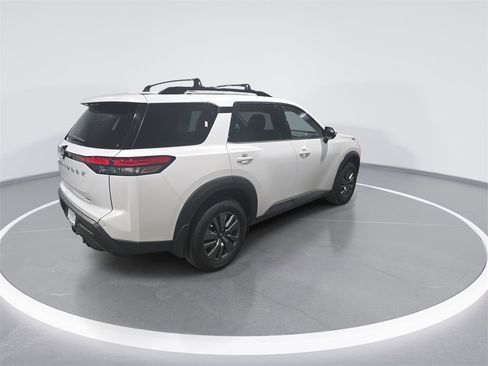 Used 2025 Nissan Pathfinder SV w/ SV Premium Package image 8