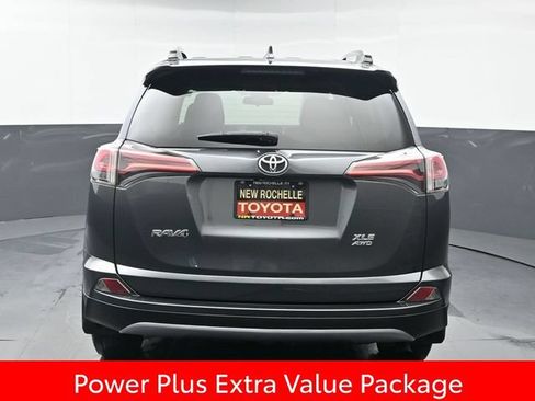 Used 2018 Toyota RAV4 XLE AWD/4WD image 5