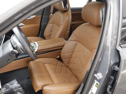Used 2026 BMW 750e xDrive w/ Executive Package AWD/4WD image 14