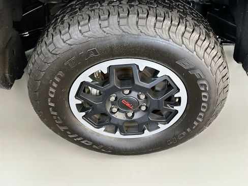 Used 2025 Toyota Tacoma TRD Off-Road AWD/4WD image 11