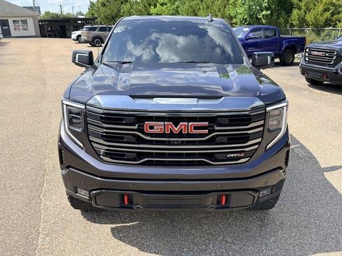 Used 2024 GMC Sierra 1500 AT4 w/ Technology Package AWD/4WD image 10