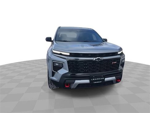 Used 2025 Chevrolet Traverse Z71 w/ Driver Confidence Package image 3