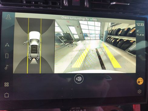 Used 2023 Jaguar F-PACE R-Dynamic S image 20