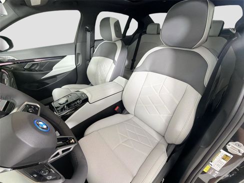 New 2026 BMW 550e xDrive w/ Executive Package AWD/4WD image 21