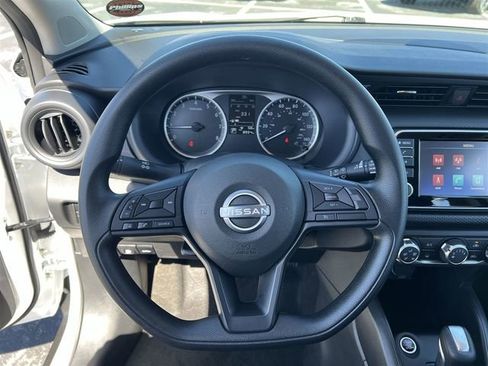 Used 2025 Nissan Kicks Play S image 14