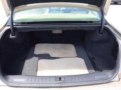 Used 2006 Cadillac DTS w/ Trunk Convenience Package FWD image 37