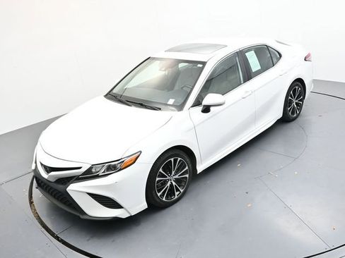Used 2019 Toyota Camry L image 33