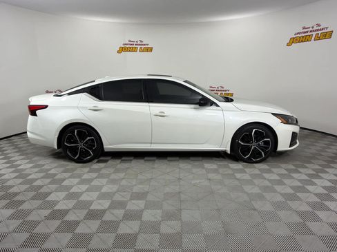 Used 2024 Nissan Altima 2.5 SR w/ SR Premium Package image 7