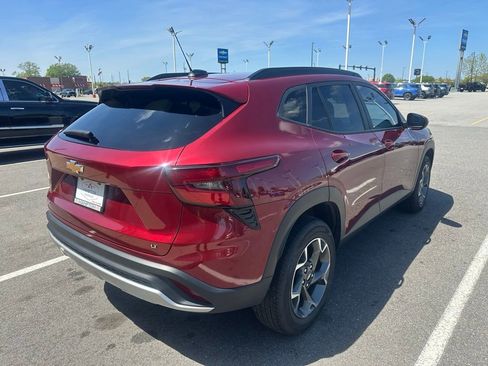 Used 2025 Chevrolet Trax LT image 4