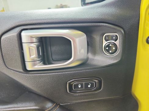 Used 2024 Jeep Wrangler Unlimited Sahara AWD/4WD image 32