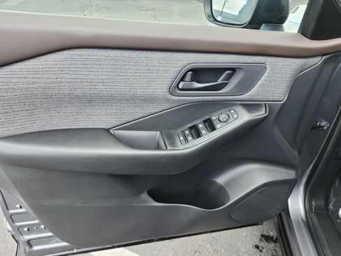 Used 2023 Nissan Rogue S AWD/4WD image 25
