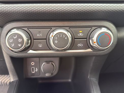 Used 2025 Nissan Kicks Play S FWD image 27