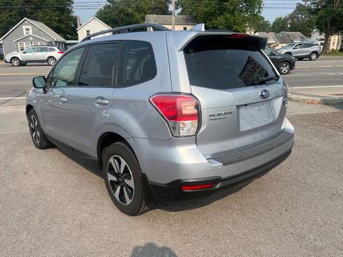 Used 2017 Subaru Forester 2.5i Premium w/ All-Weather Package image 3