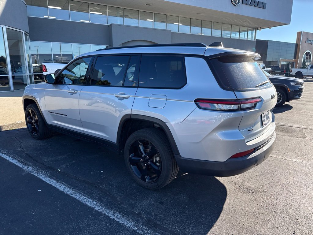 Used 2023 Jeep Grand Cherokee L Laredo AWD/4WD image 5