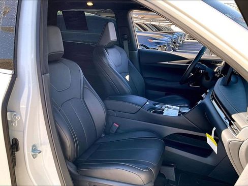 Certified 2025 INFINITI QX60 Luxe w/ Black Edition image 12