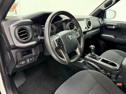 Used 2019 Toyota Tacoma TRD Off-Road image 8