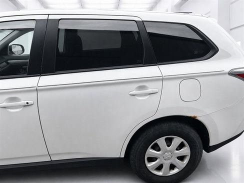 Used 2014 Mitsubishi Outlander ES FWD image 22
