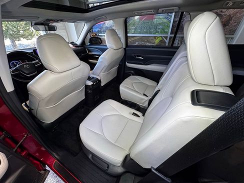 Used 2024 Toyota Grand Highlander XLE image 44