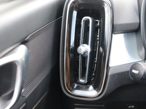 Used 2024 Volvo XC40 B5 Core image 22