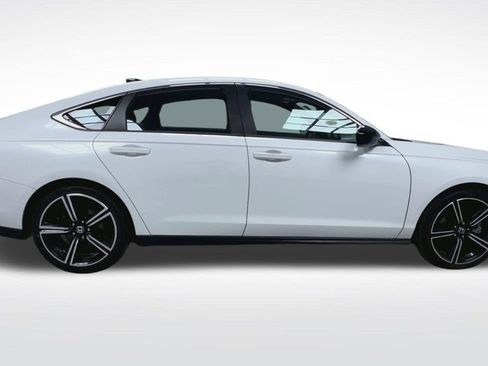 Used 2024 Honda Accord Sport image 11