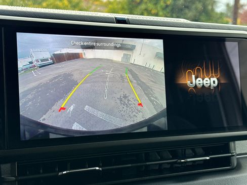 Used 2024 Jeep Wrangler Unlimited Sahara image 23