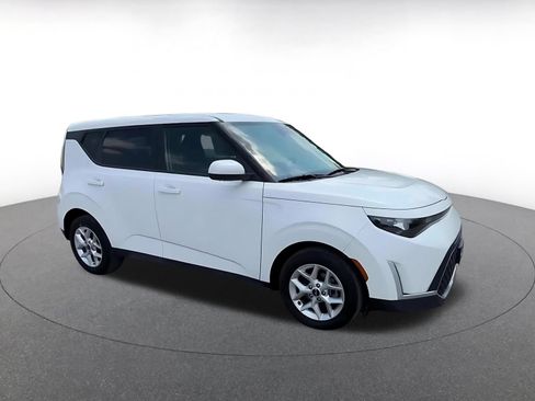 Used 2025 Kia Soul LX w/ LX Technology Package FWD image 2