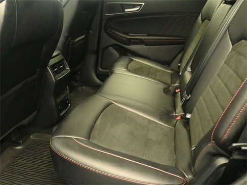 Used 2024 Ford Edge ST-Line image 10