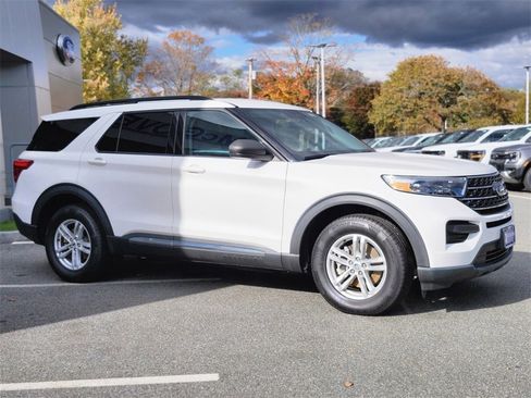 Used 2022 Ford Explorer XLT image 7