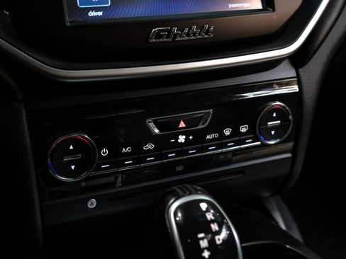 Used 2016 Maserati Ghibli image 32