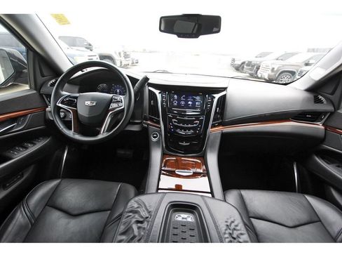 Used 2017 Cadillac Escalade 4WD image 9