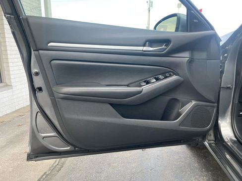 Used 2023 Nissan Altima 2.5 SV image 18