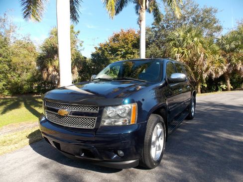 Used 2008 Chevrolet Suburban LTZ w/ LTZ Preferred Equipment Group image 3