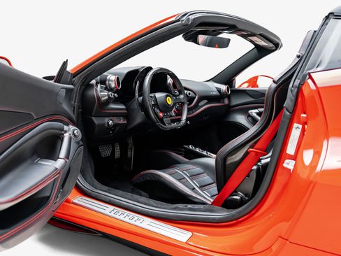 Used 2022 Ferrari F8 Tributo RWD image 3