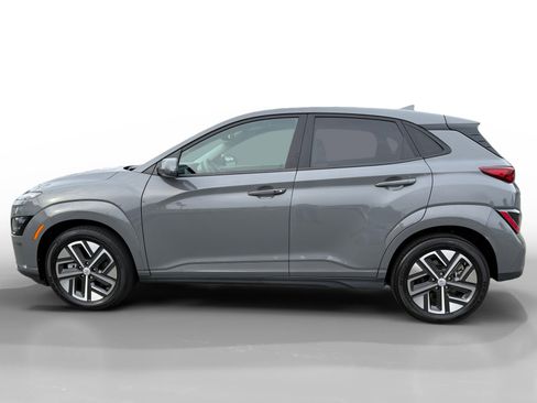Used 2023 Hyundai Kona SE image 2